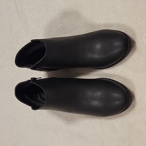 SODA ANKLE BOOTIES,  NIB